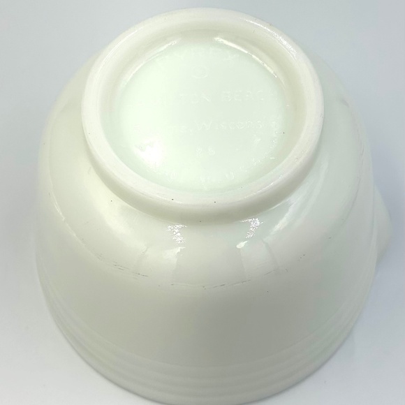 Pyrex Hamilton Beach White Milk Glass Vintage Ribbed Mixing Bowl #25 w/ Spout - Picture 6 of 9